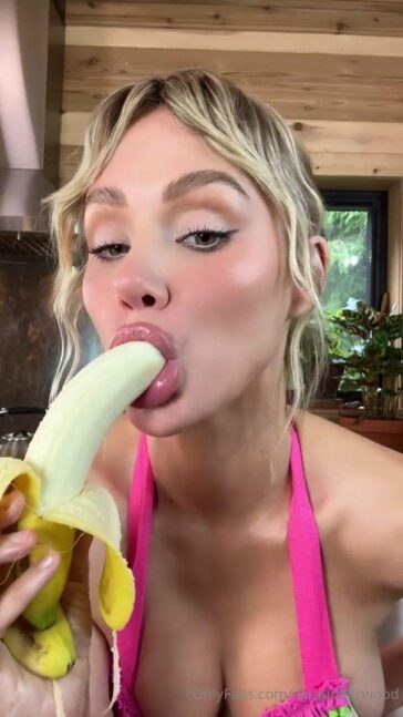 sara jean underwood banana blowjob onlyfans video leaked mfqllx 364x647 1