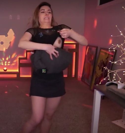 alinity boob flash epgffa